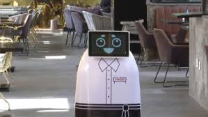 مصر: ریسٹورنٹ میں لاک ڈاؤن کے بعد روبوٹ ویٹرز نے ذمہ داریاں سنبھال لیں
